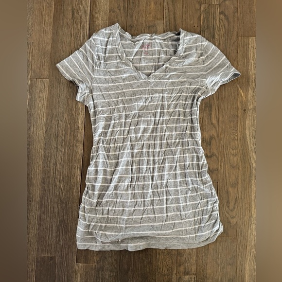 Isabel Maternity Gray Striped Women's V-Neck Top size medium - Picture 2 of 6